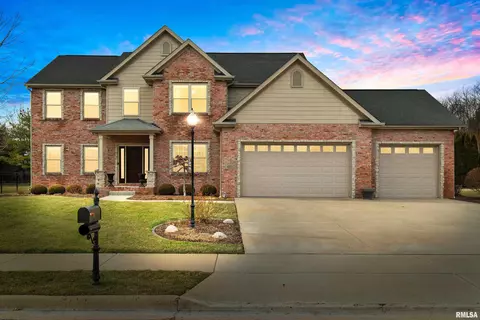6815 N Greenwich Pl, Peoria, IL 61615