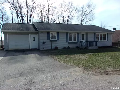 318 N Promenade St, Forest City, IL 61532