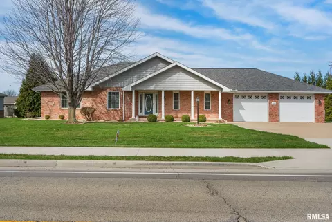 1132 N Main St, Washington, IL 61571