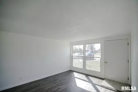 105 E Glendale St, Manito, IL 61546 photo 7
