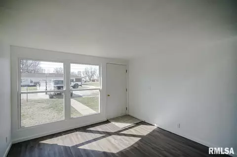 105 E Glendale St, Manito, IL 61546 photo 6