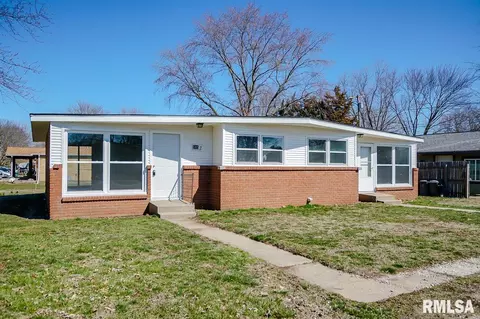 105 E Glendale St, Manito, IL 61546 photo 3