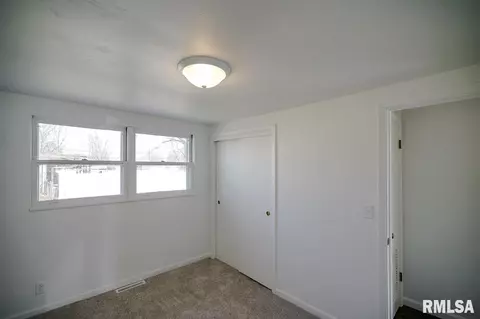 105 E Glendale St, Manito, IL 61546 photo 15
