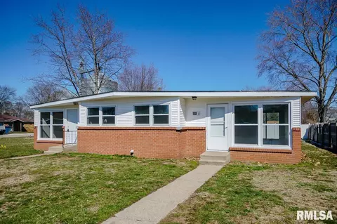105 E Glendale St, Manito, IL 61546 photo 2