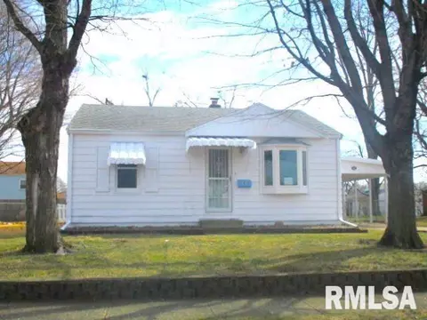 1412 N 12th St, Pekin, IL 61554