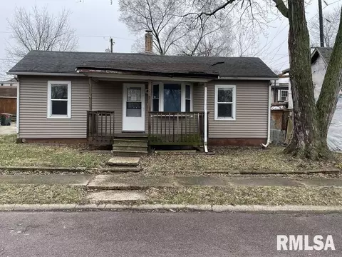 210 Hamilton St, Pekin, IL 61554