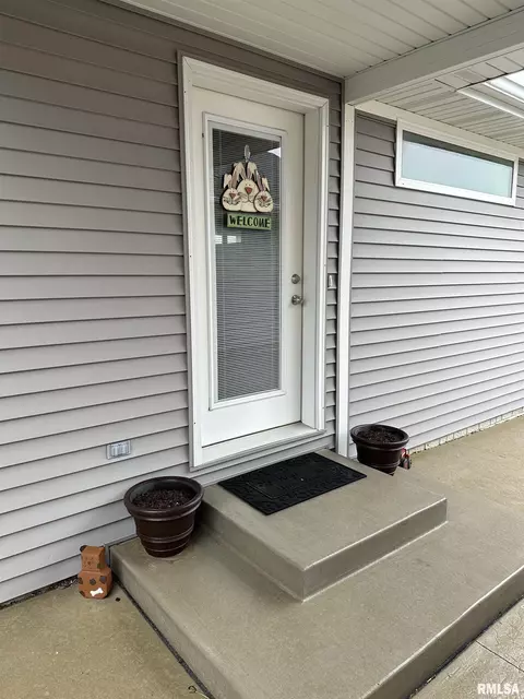 302 Thomas Ct, Eureka, IL 61530 photo 2
