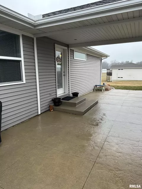 302 Thomas Ct, Eureka, IL 61530 photo 3