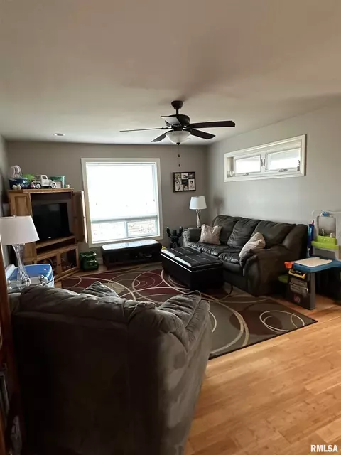 302 Thomas Ct, Eureka, IL 61530 photo 6