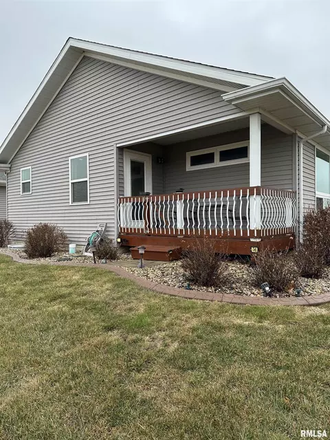 302 Thomas Ct, Eureka, IL 61530