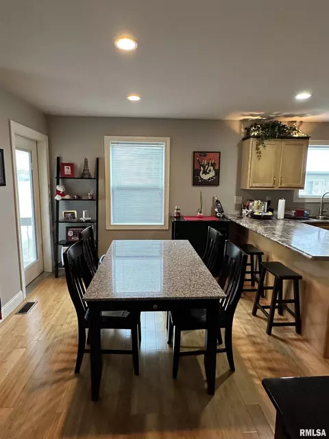 302 Thomas Ct, Eureka, IL 61530 photo 9