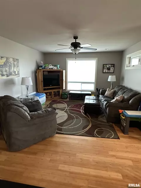 302 Thomas Ct, Eureka, IL 61530 photo 7