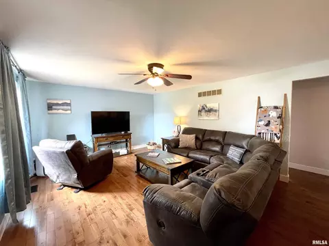 4724 S Queen Aleta Ct, Mapleton, IL 61547 photo 5