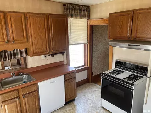 606 N Main St, Eureka, IL 61530 photo 19