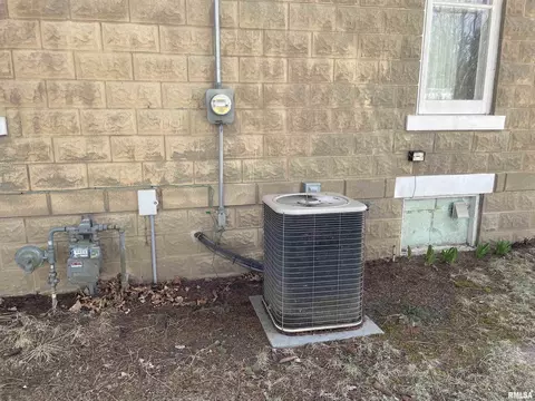 606 N Main St, Eureka, IL 61530 photo 11