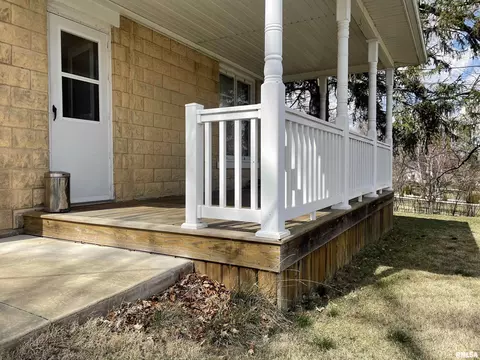 606 N Main St, Eureka, IL 61530 photo 3
