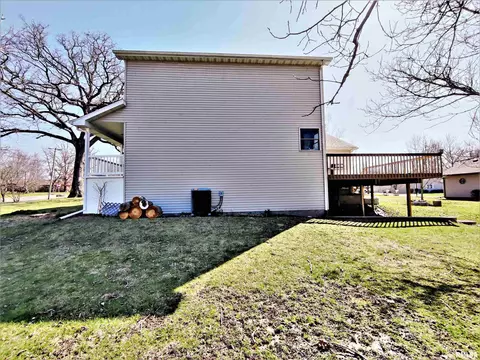 515 E Fast Ave, Mackinaw, IL 61755 photo 4