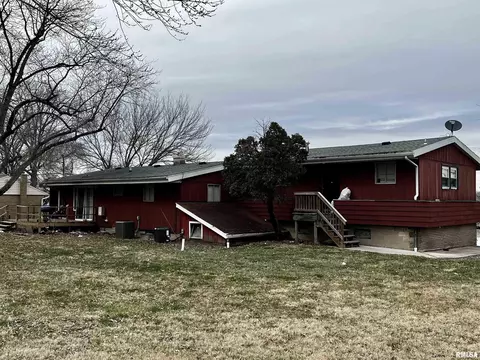 1409 Riverview Dr, Macomb, IL 61455 photo 2
