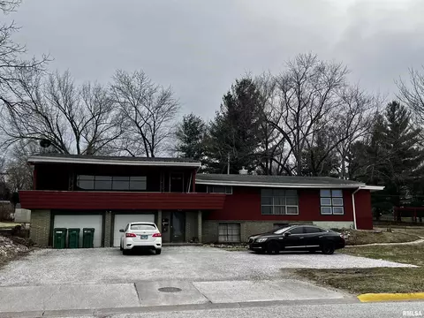 1409 Riverview Dr, Macomb, IL 61455