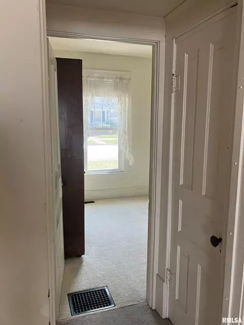 335 S Mechanic St, Macomb, IL 61455 photo 21