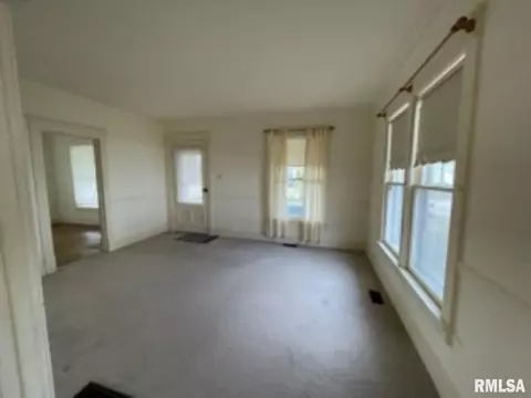 335 S Mechanic St, Macomb, IL 61455 photo 4