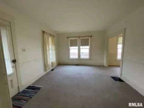 335 S Mechanic St, Macomb, IL 61455 photo 5