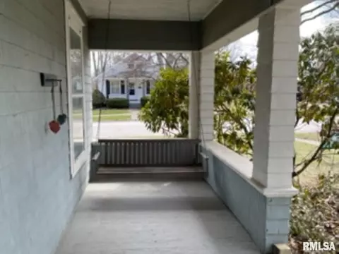 335 S Mechanic St, Macomb, IL 61455 photo 2