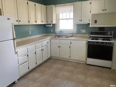 335 S Mechanic St, Macomb, IL 61455 photo 11