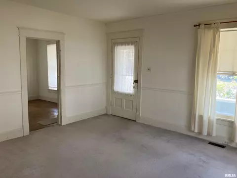 335 S Mechanic St, Macomb, IL 61455 photo 3