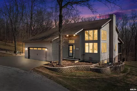17980 Red Shale Hill Rd, Pekin, IL 61554