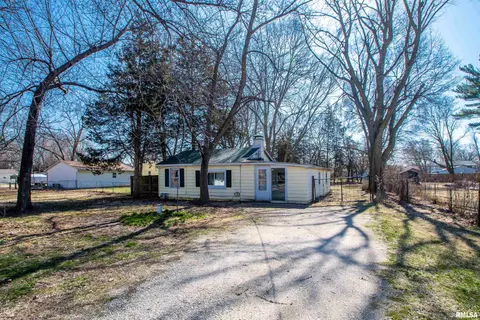 14728 N Gardenland Dr, Chillicothe, IL 61523