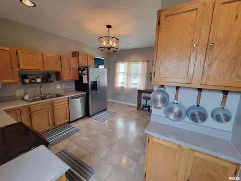 212 N Shaft St, Eureka, IL 61530 photo 9