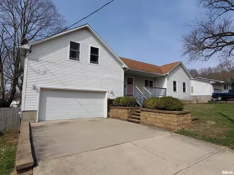 212 N Shaft St, Eureka, IL 61530 photo 2