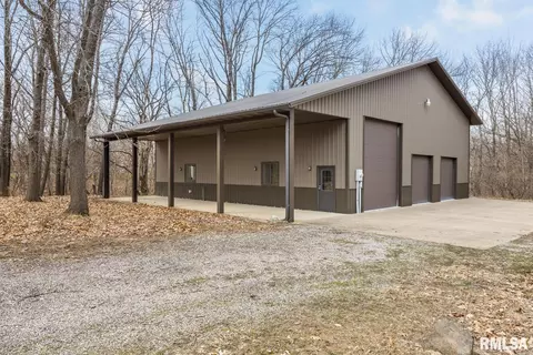 239 Schulzki Ln, East Peoria, IL 61611