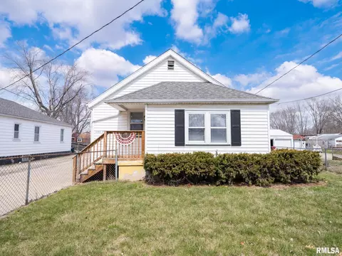 1501 Stout St, Pekin, IL 61554