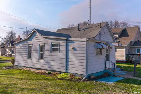 102 S Ohio Ave, Abingdon, IL 61410 photo 2