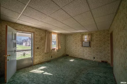 102 S Ohio Ave, Abingdon, IL 61410 photo 5