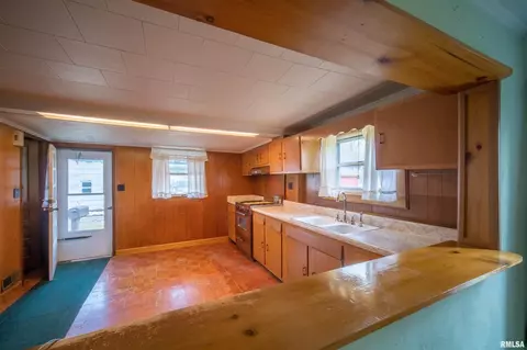 102 S Ohio Ave, Abingdon, IL 61410 photo 4