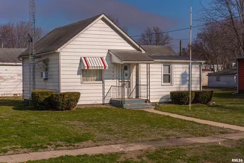 102 S Ohio Ave, Abingdon, IL 61410