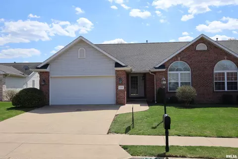 3724 W Golf Creek Dr, Peoria, IL 61615