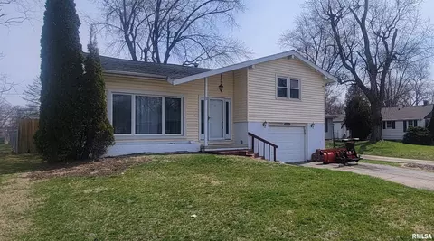 4026 S Lafayette St, Bartonville, IL 61607