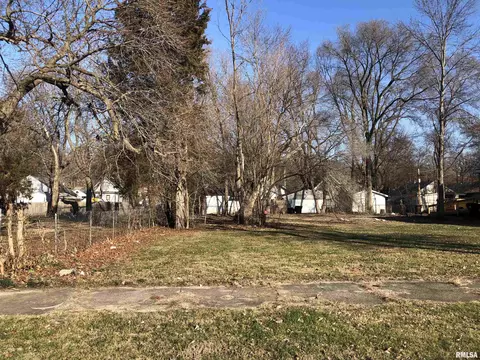 2201 Millman St, Peoria, IL 61605