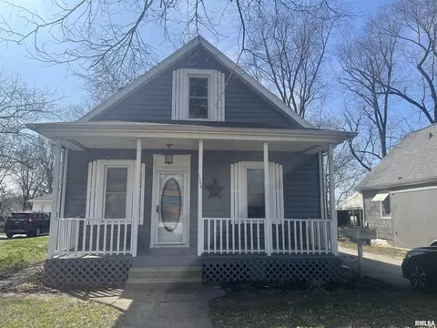 1005 Summer St, Pekin, IL 61554
