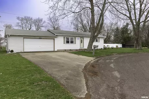 602 Maple Ct, Tremont, IL 61568