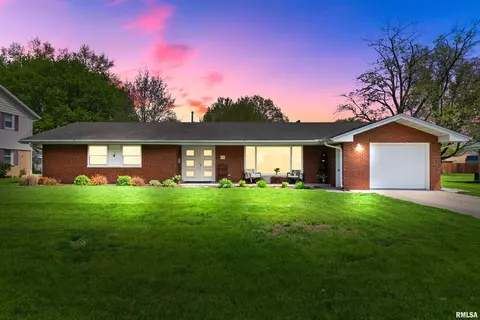 318 S Louisiana Ave, Morton, IL 61550