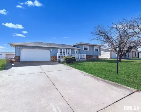 126 E Oakwood St, Morton, IL 61550