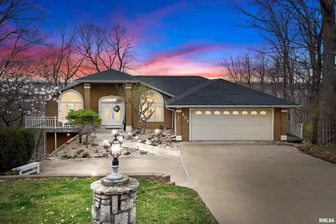 803 Fondulac Dr, East Peoria, IL 61611