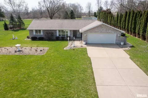 204 E Lake Shore Dr, Edelstein, IL 61526