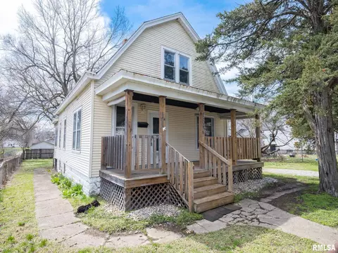2504 W Latrobe St, Peoria, IL 61605