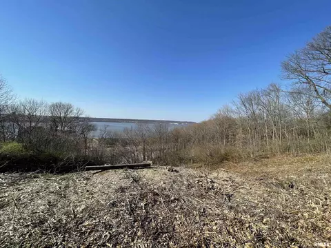 Fondulac Drive, East Peoria, IL 61611